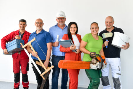 Mitarbeitern von Gärtnerei, Malerei, Tischlerei.