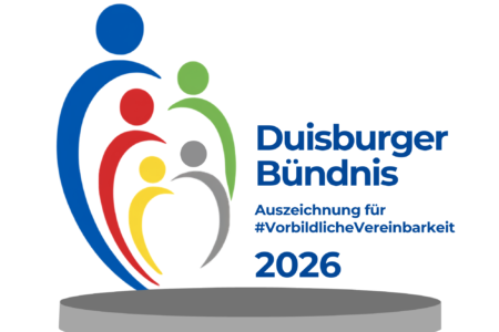 Links abstrakte, farbige Figuren in Blau, Rot, Gelb, Grün und Grau, von einem blauen Bogen umrahmt und über einer grauen ovalen Plattform; rechts der blaue Text „Duisburger Bündnis“, darunter „Auszeichnung für #VorbildlicheVereinbarkeit“ und groß „2026“.